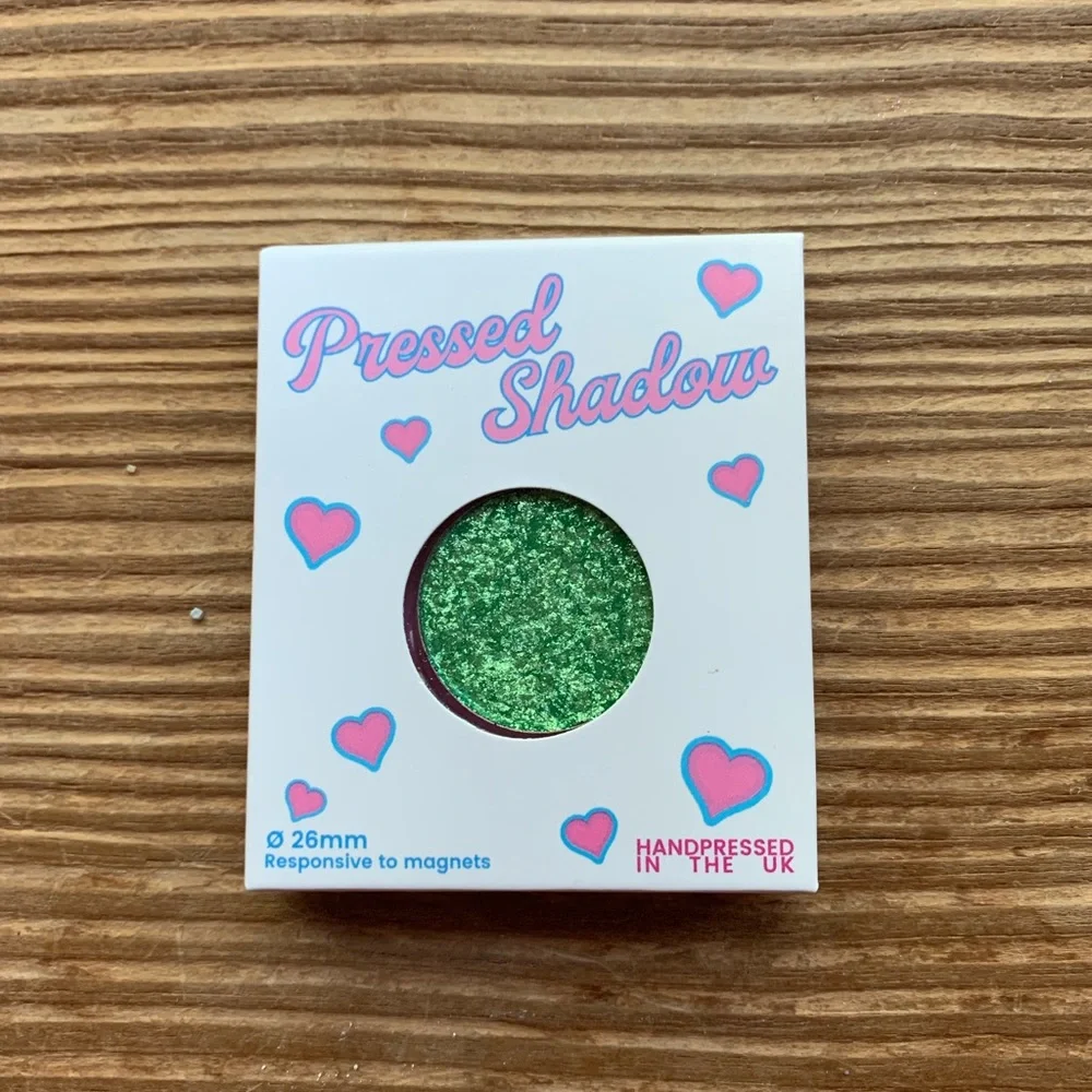 🎉HP🎉 New Parrot Pastel Roses UK Eyeshadow
